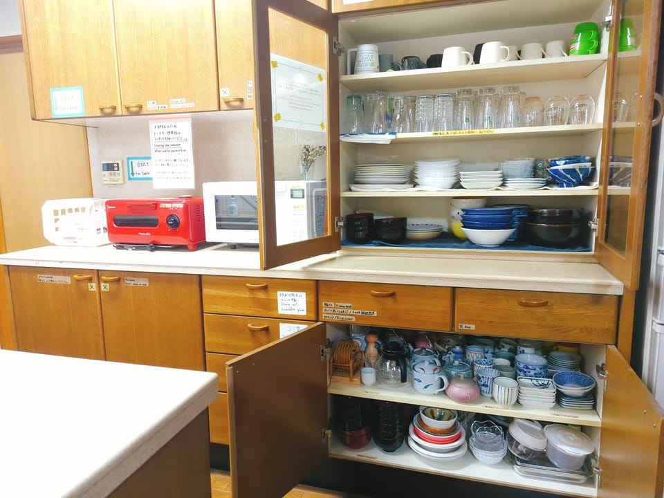 Shared fridge, shared microwave, stovetop, electric kettle