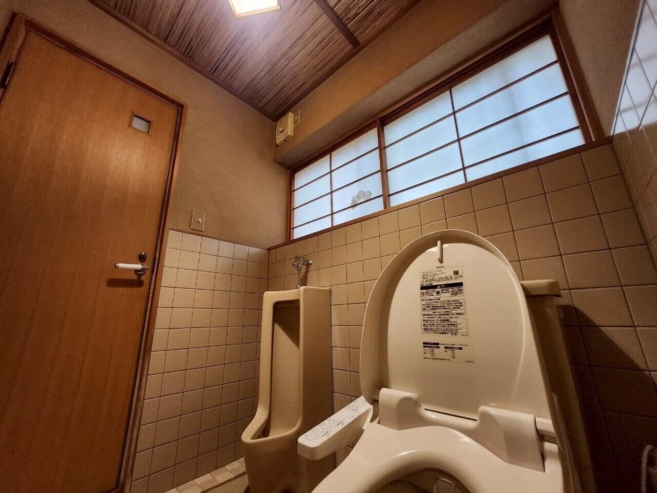 Slippers, bidet, towels