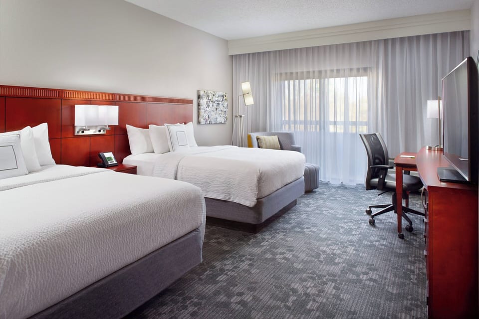 Premium bedding, in-room safe, desk, iron/ironing board