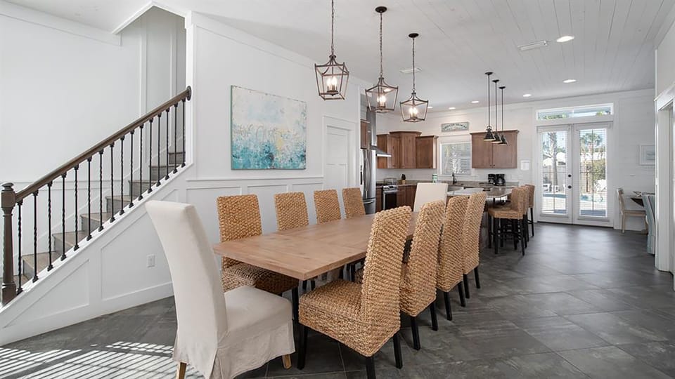 Lovely Coastal Decor- dining table seats 10!