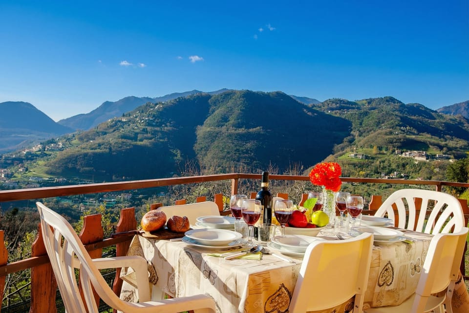 Family Apartment, 2 Bedrooms, Balcony, Mountainside (Balcone Panoramico sul Garda) | Outdoor dining