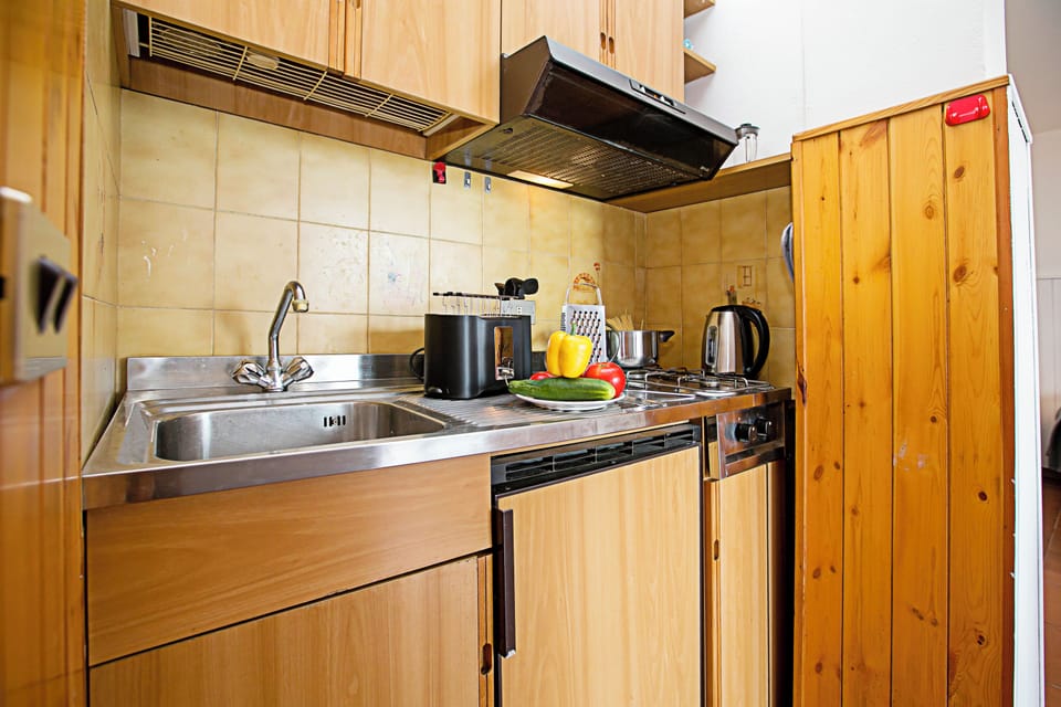 Fridge, microwave, stovetop, electric kettle