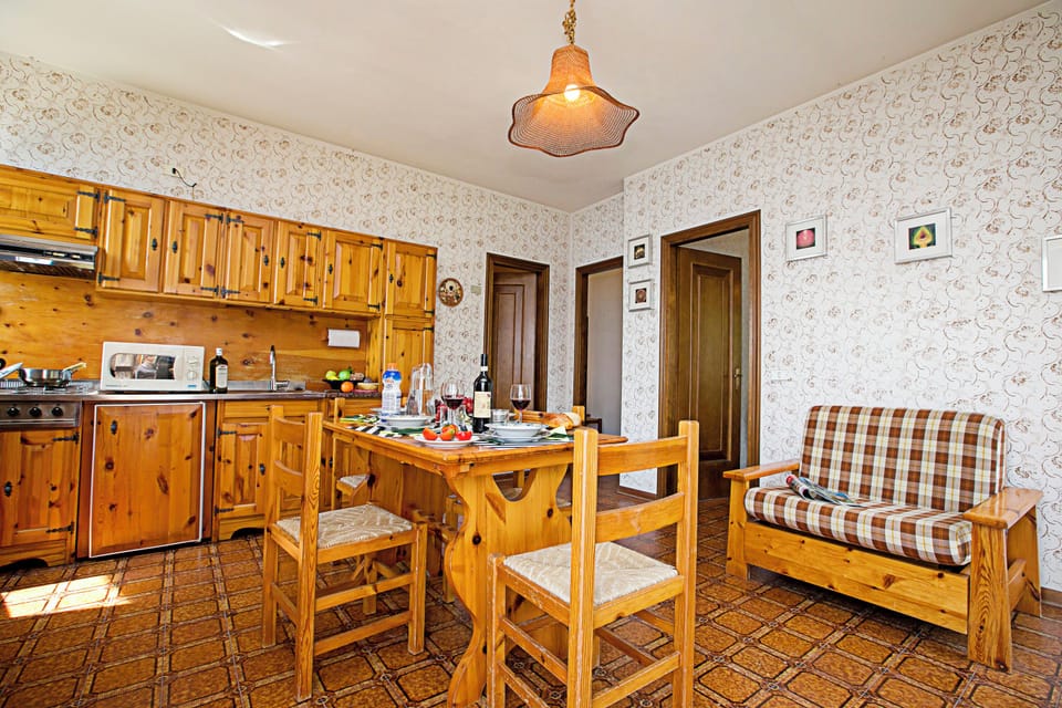 Family Apartment, Multiple Bedrooms, Mountainside (Tremosine Wonderful Lake View 2) | Dining