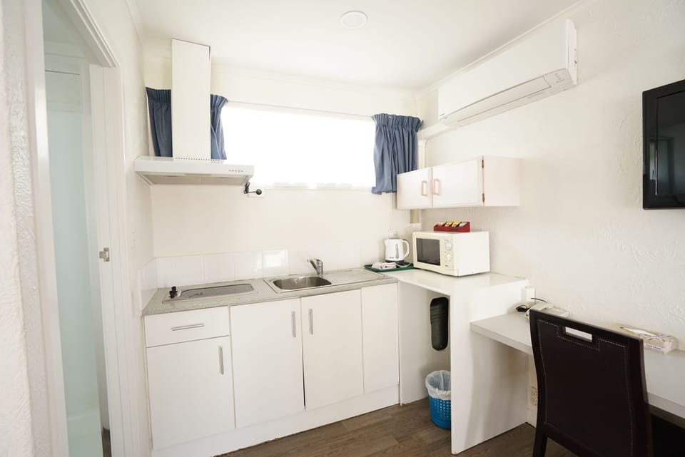 Queen Studio with Kitchen | Private kitchen | Fridge, coffee/tea maker, electric kettle
