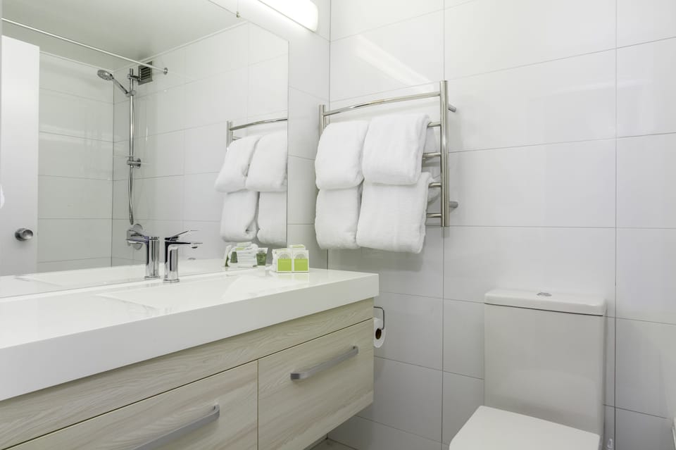 Superior Plus Twin Queen | Bathroom | Combined shower/tub, free toiletries, hair dryer, towels