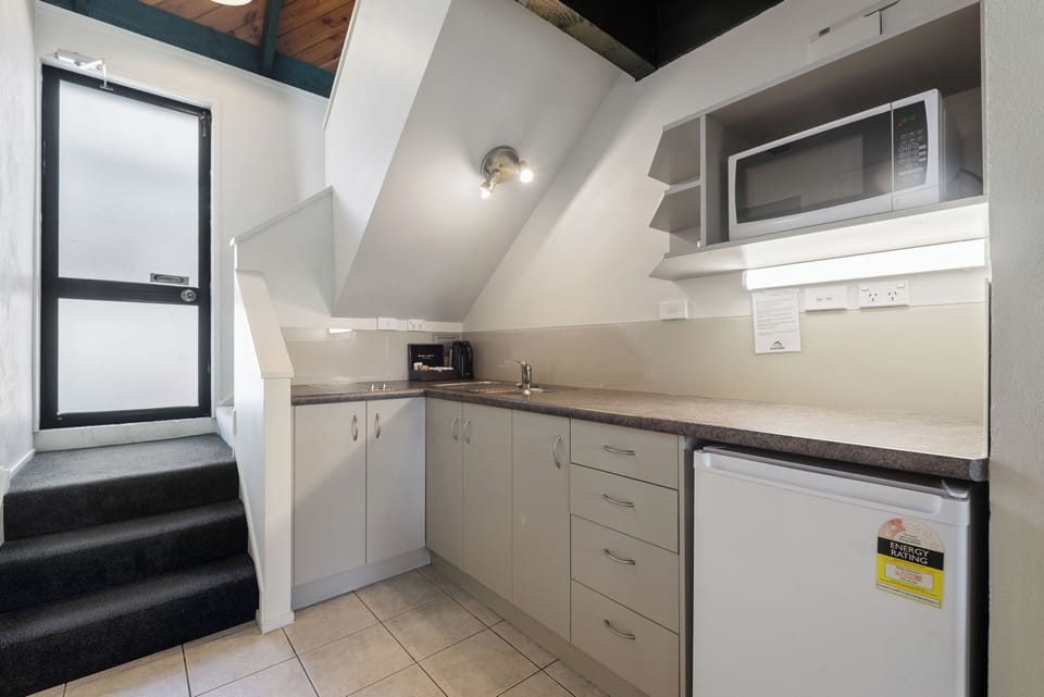 Twin Apartment with Spa Pool | Private kitchen | Coffee/tea maker, electric kettle