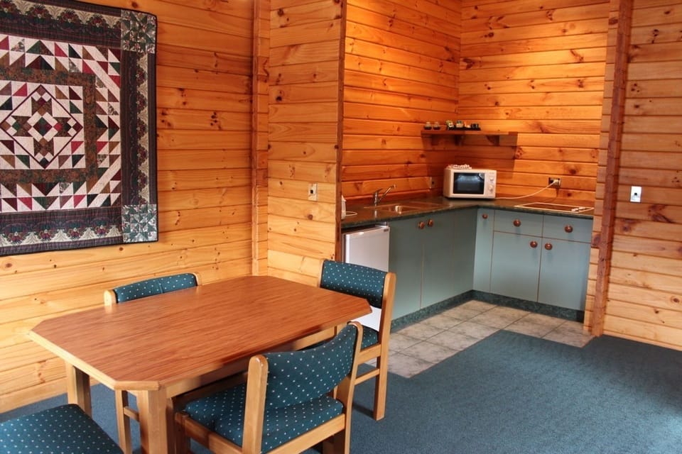 Apartment, 2 Bedrooms | Private kitchenette | Coffee/tea maker, fridge, electric kettle