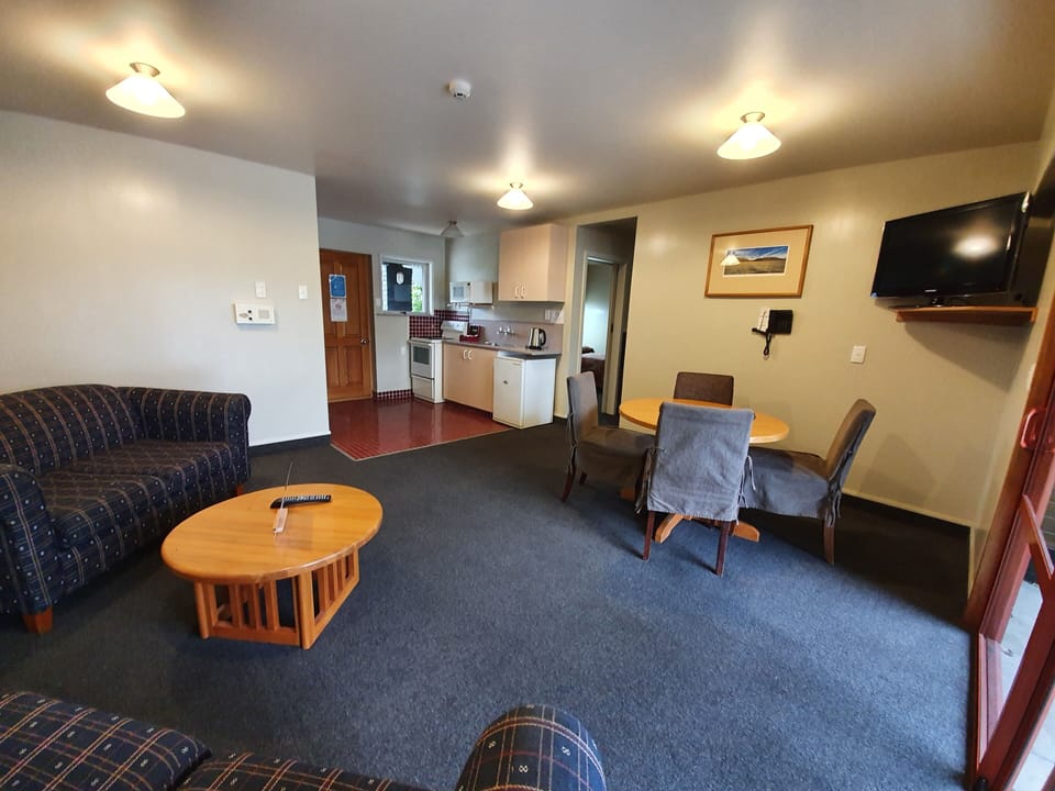 Family Two Bedroom Suite with Kitchen | Soundproofing, iron/ironing board, free WiFi, bed sheets