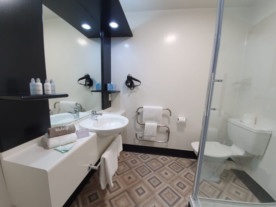 Standard Triple Room | Bathroom | Free toiletries, hair dryer, towels, soap
