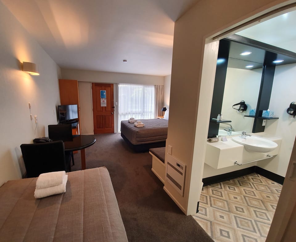 Standard Room | Soundproofing, iron/ironing board, free WiFi, bed sheets