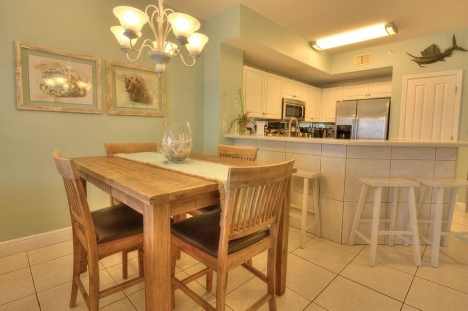 Cozy dining area 