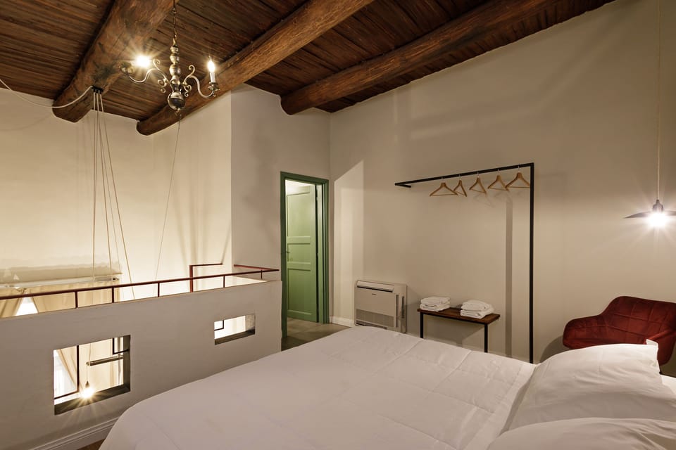 Classic Duplex (Spaccanapoli) | Hypo-allergenic bedding, memory foam beds, minibar