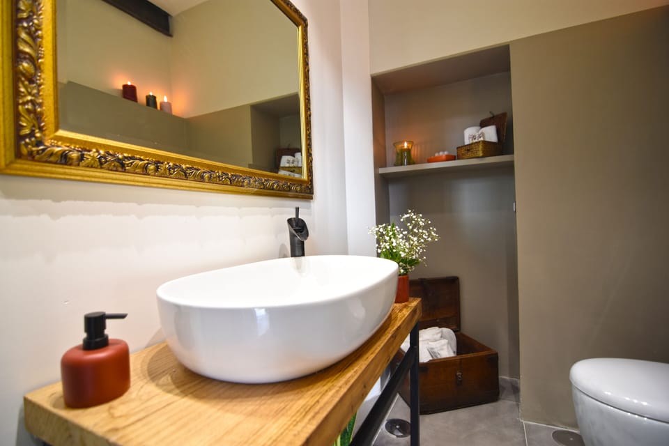 Junior Suite (Guantai) | Bathroom | Shower, rainfall showerhead, hair dryer, soap
