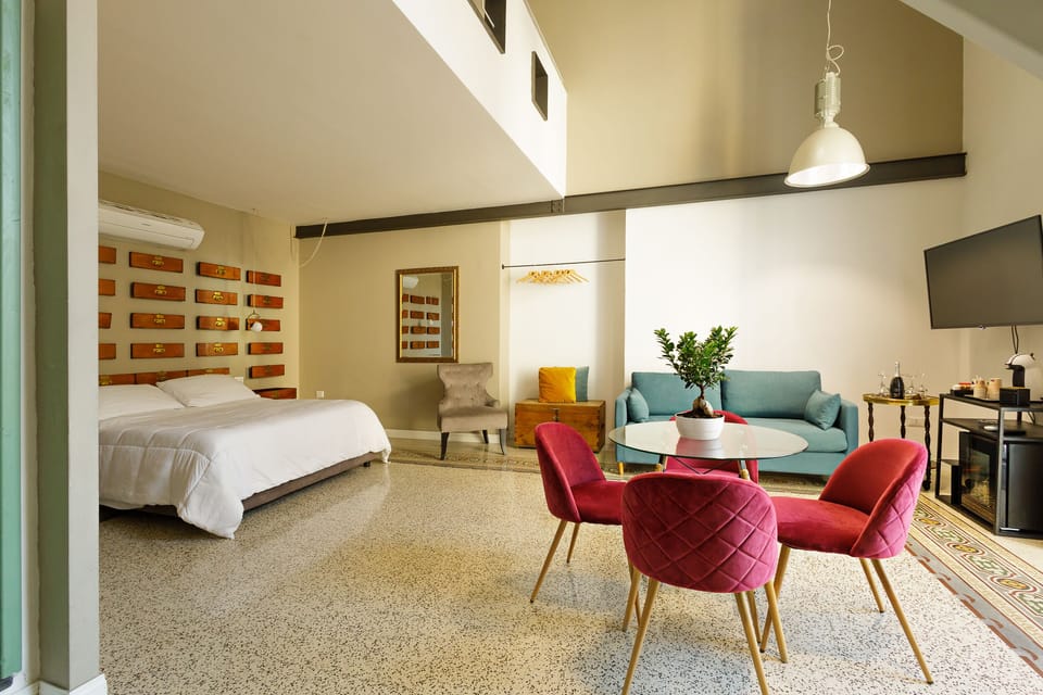Junior Suite (Guantai) | Hypo-allergenic bedding, memory foam beds, minibar