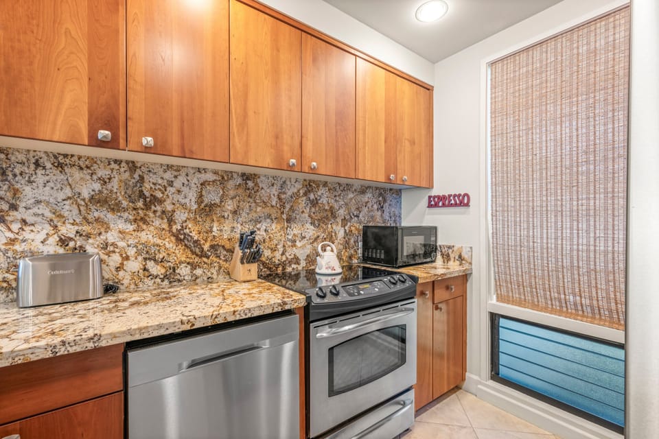 Full-size stainless steel appliances