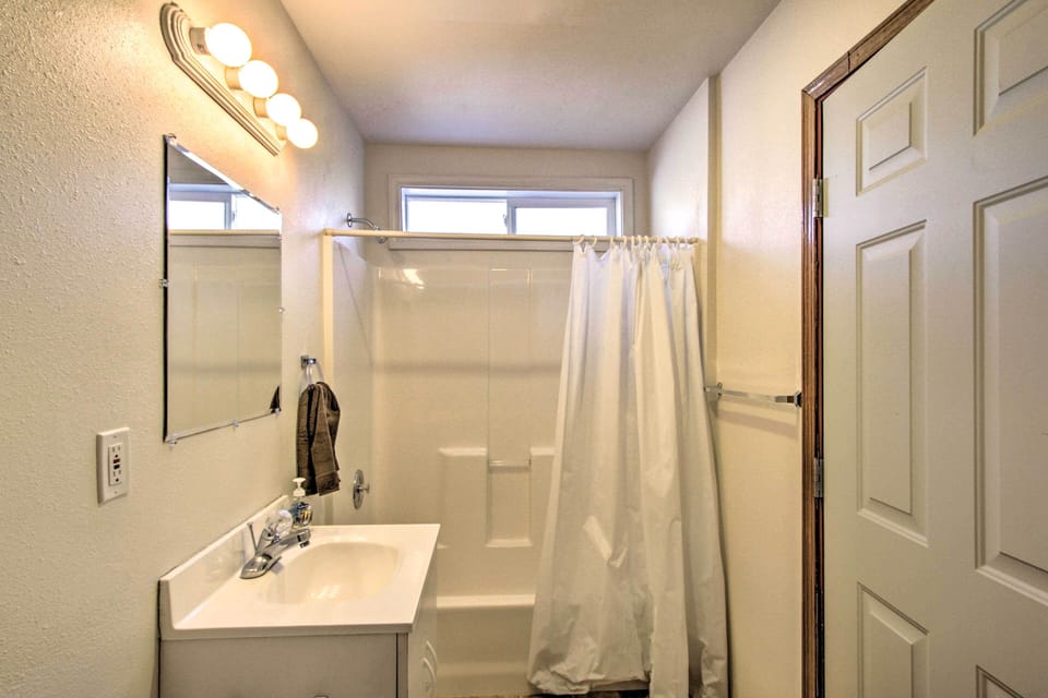 Full Bathroom