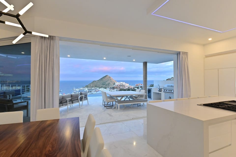 Enjoy the spectacular views from Villa Tanzanita de Law