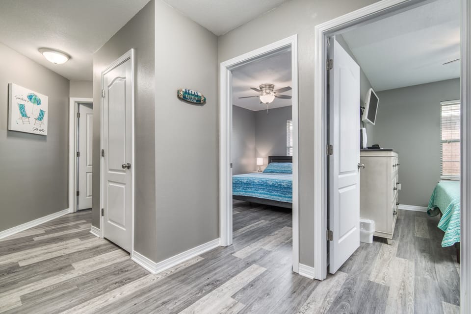 Front hallway to bedrooms 1, 2 & 3
