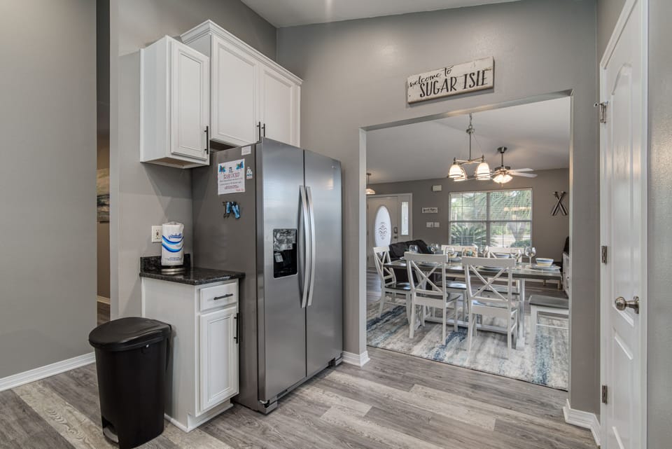 Refrigerator with ice maker