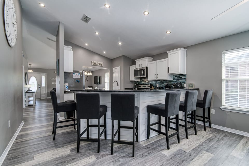 Huge bar area with seating for 6