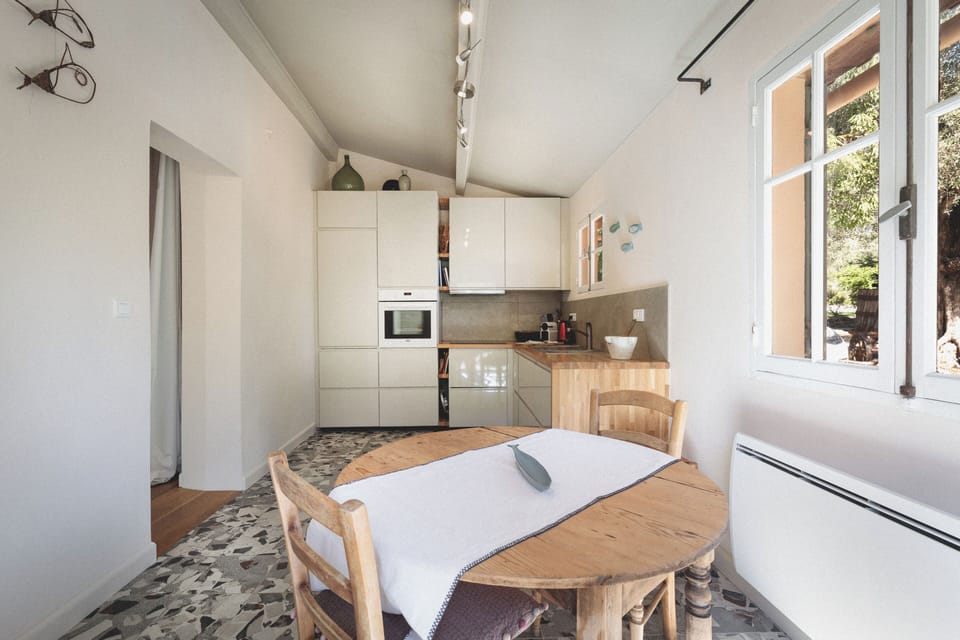 Family Suite | Private kitchen | Fridge, microwave, stovetop, espresso maker