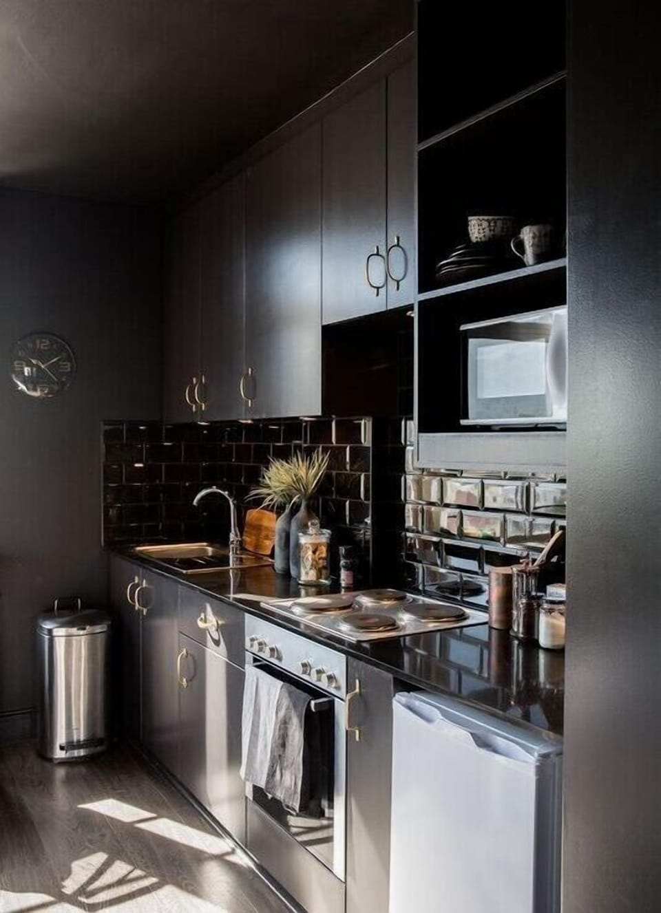 Luxury Apartment | Private kitchen | Fridge, microwave, oven, stovetop