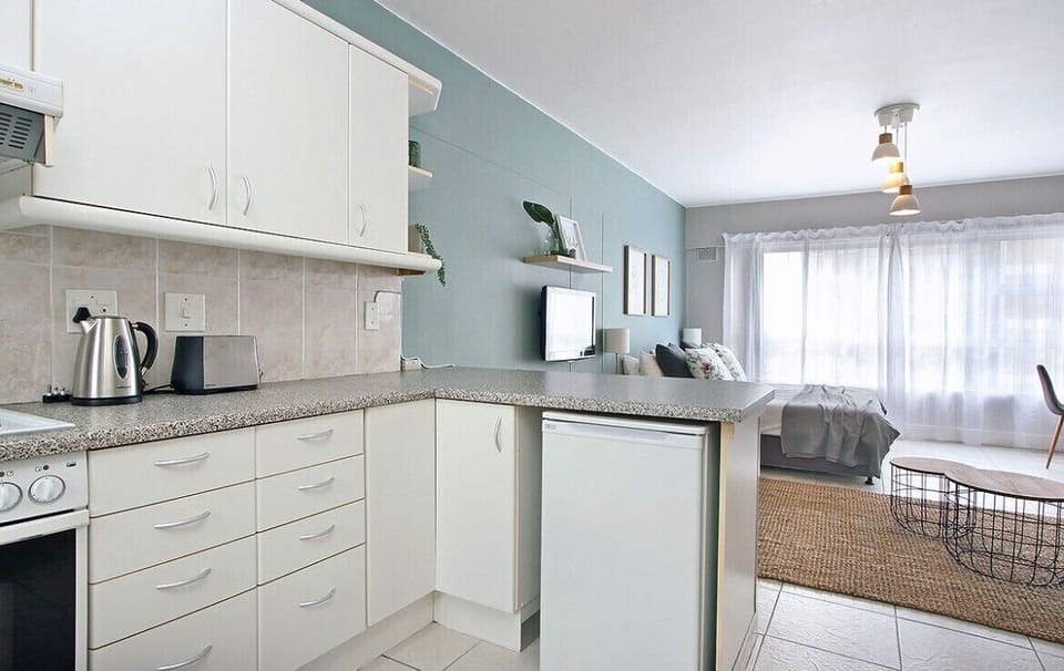 Studio | Private kitchen | Full-size fridge, microwave, oven, stovetop
