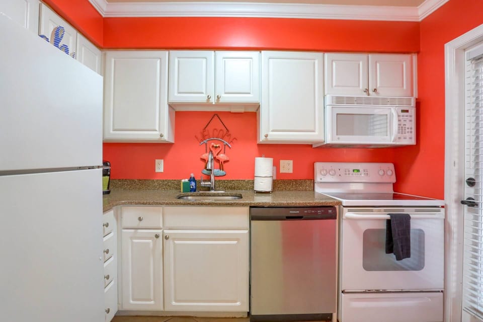Fully-Equipped Kitchen Offers all the Essentials for Meal Prep