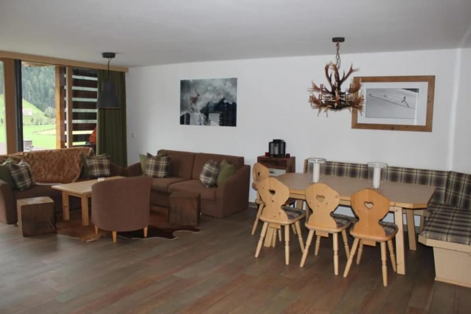 House | Dining