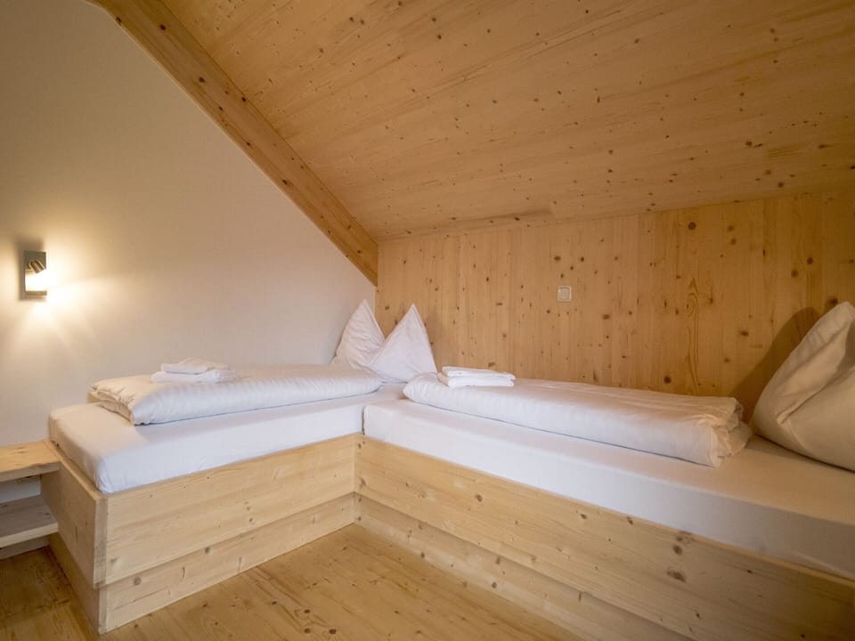 Chalet | 4 bedrooms, individually furnished, bed sheets