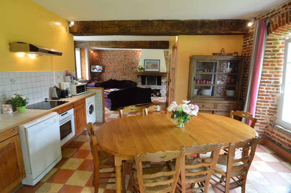 House | Private kitchen | Microwave, highchair