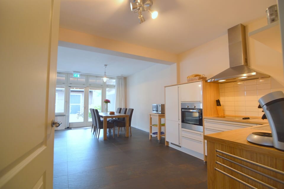 Apartment | Private kitchen | Microwave, dishwasher, coffee/tea maker, highchair