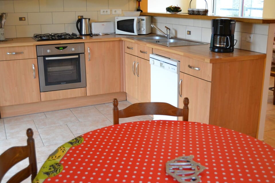 Cottage | Private kitchen | Microwave, coffee/tea maker, highchair