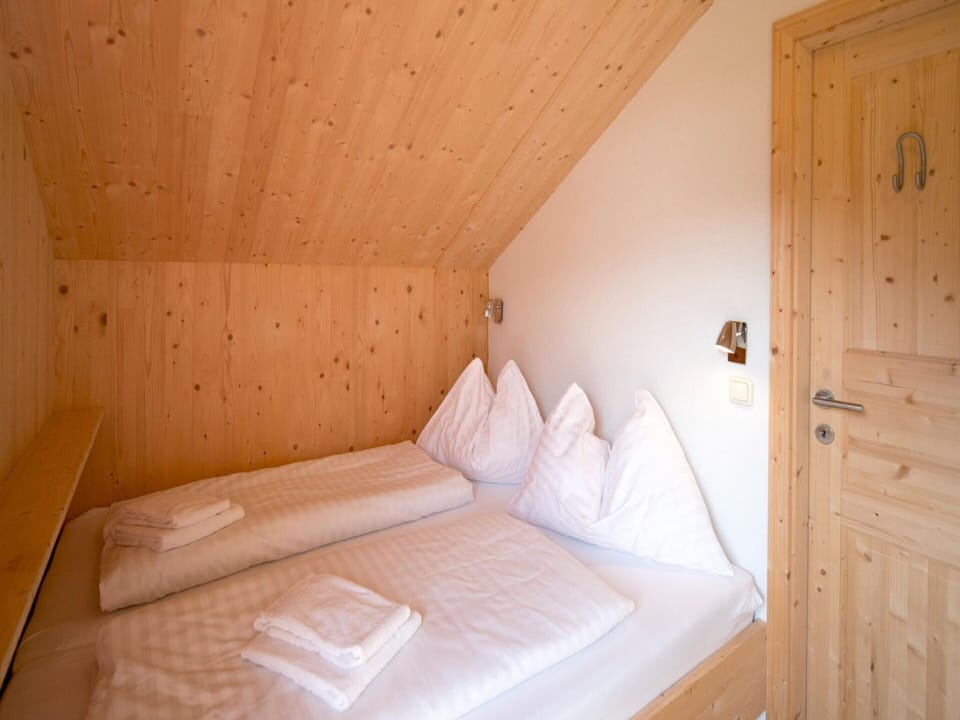 Chalet | 3 bedrooms, individually furnished, bed sheets