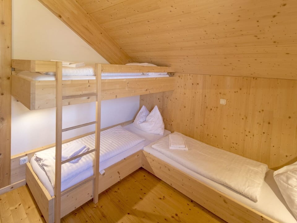 Chalet | 4 bedrooms, individually furnished, bed sheets