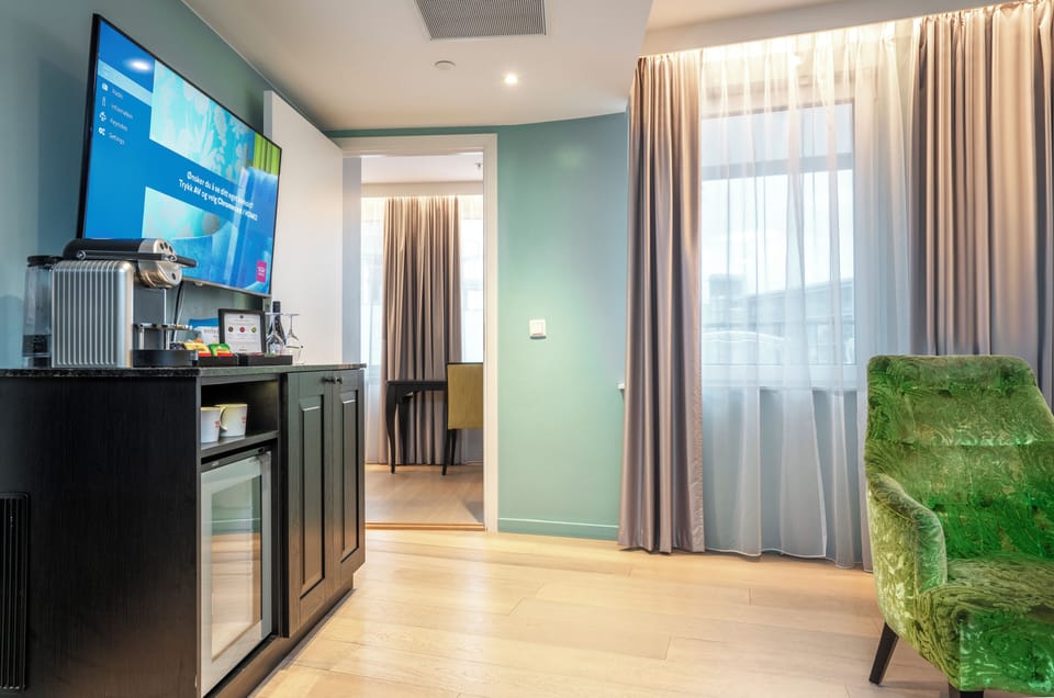 Suite, 1 Bedroom, Balcony | Premium bedding, pillowtop beds, minibar, in-room safe