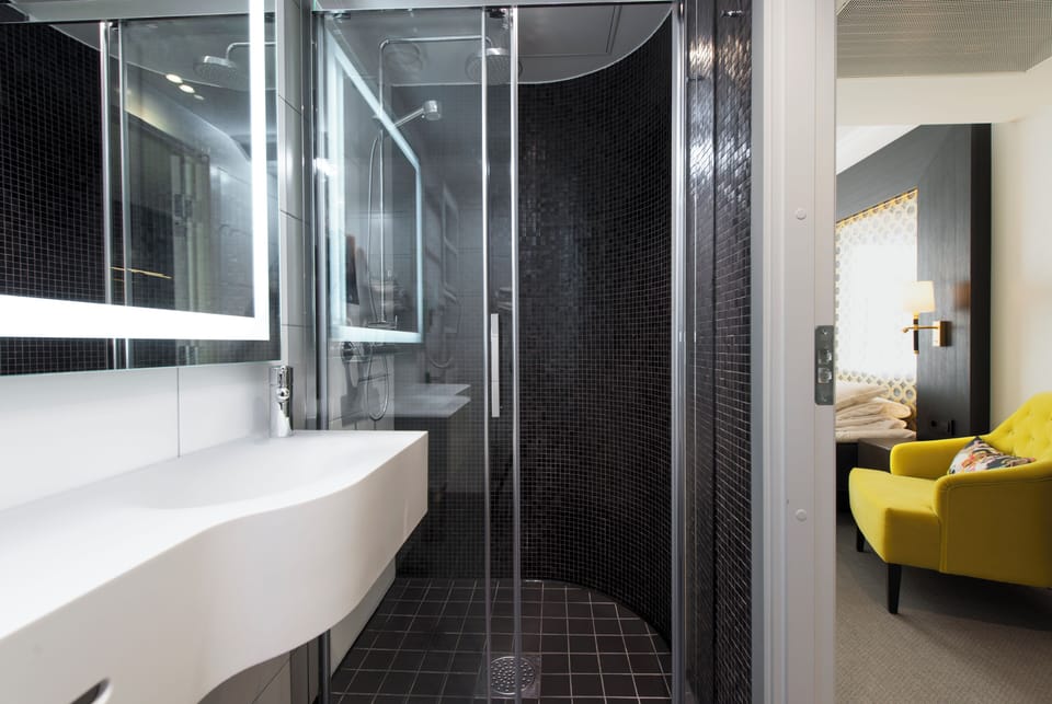 Standard Double Room | Bathroom | Eco-friendly toiletries, hair dryer, bathrobes, slippers