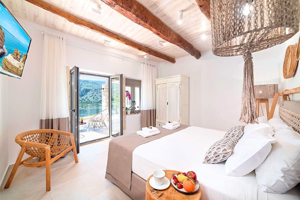 Villa, 3 Bedrooms, Private Pool, Lake View | 3 bedrooms, premium bedding, Tempur-Pedic beds, in-room safe
