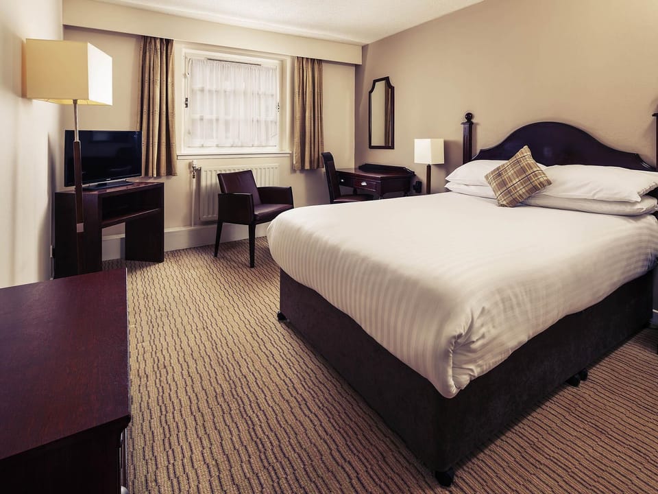 Desk, iron/ironing board, travel crib, free WiFi