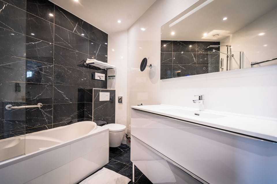 Triple Room | Bathroom | Hair dryer, towels