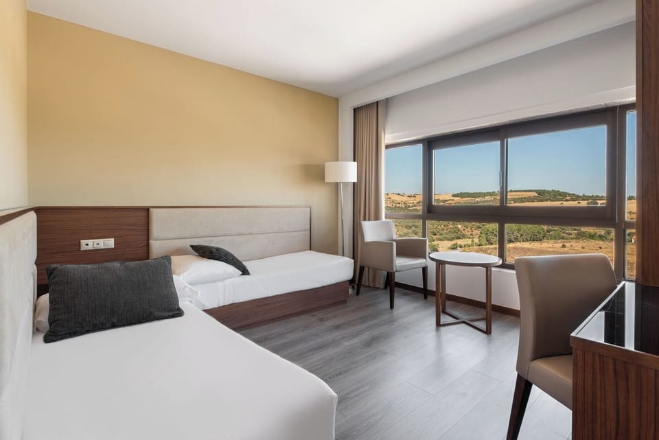 Family Suite (Castle View | Spa | Parking) | Desk, free cribs/infant beds, free WiFi, bed sheets