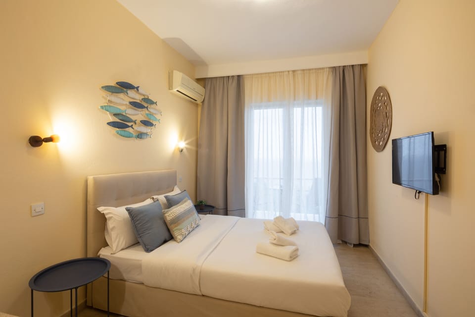Double or Twin Room, Sea View | In-room safe, desk, blackout drapes, free cribs/infant beds