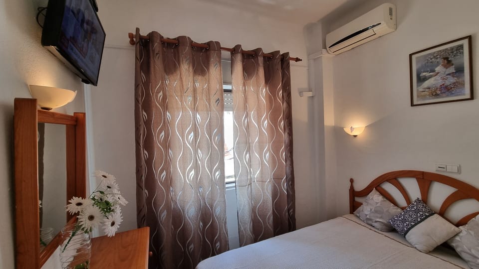 Economy Triple Room, Private Bathroom | Desk, blackout drapes, free WiFi, bed sheets
