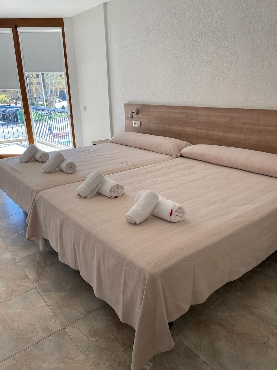 Free WiFi, bed sheets