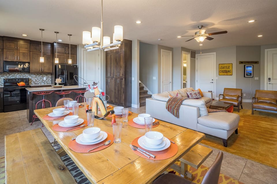 Dining Area with Seating for 8 with incredible views!