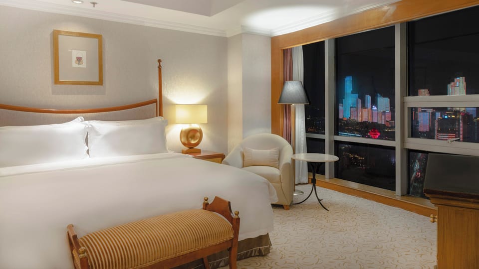 Executive Suite, Sea View | Down comforters, Select Comfort beds, minibar, in-room safe