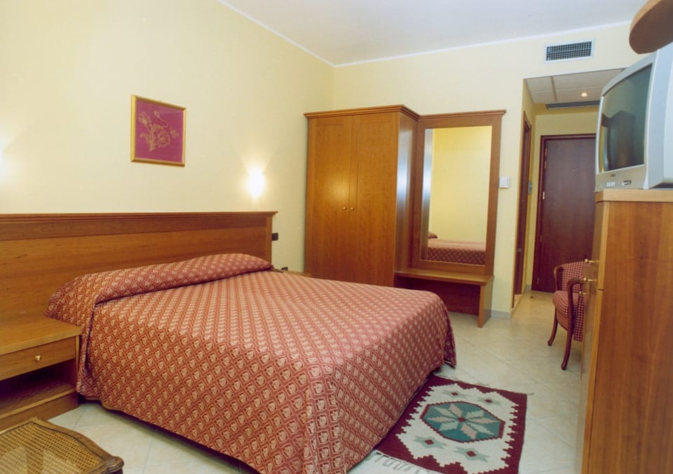 Minibar, in-room safe, desk, cribs/infant beds