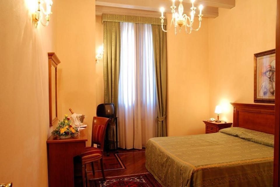 Classic Double or Twin Room | Minibar, individually furnished, desk, cribs/infant beds