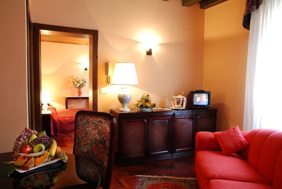 Classic Suite | Living room | 22-inch flat-screen TV with digital channels, TV, books
