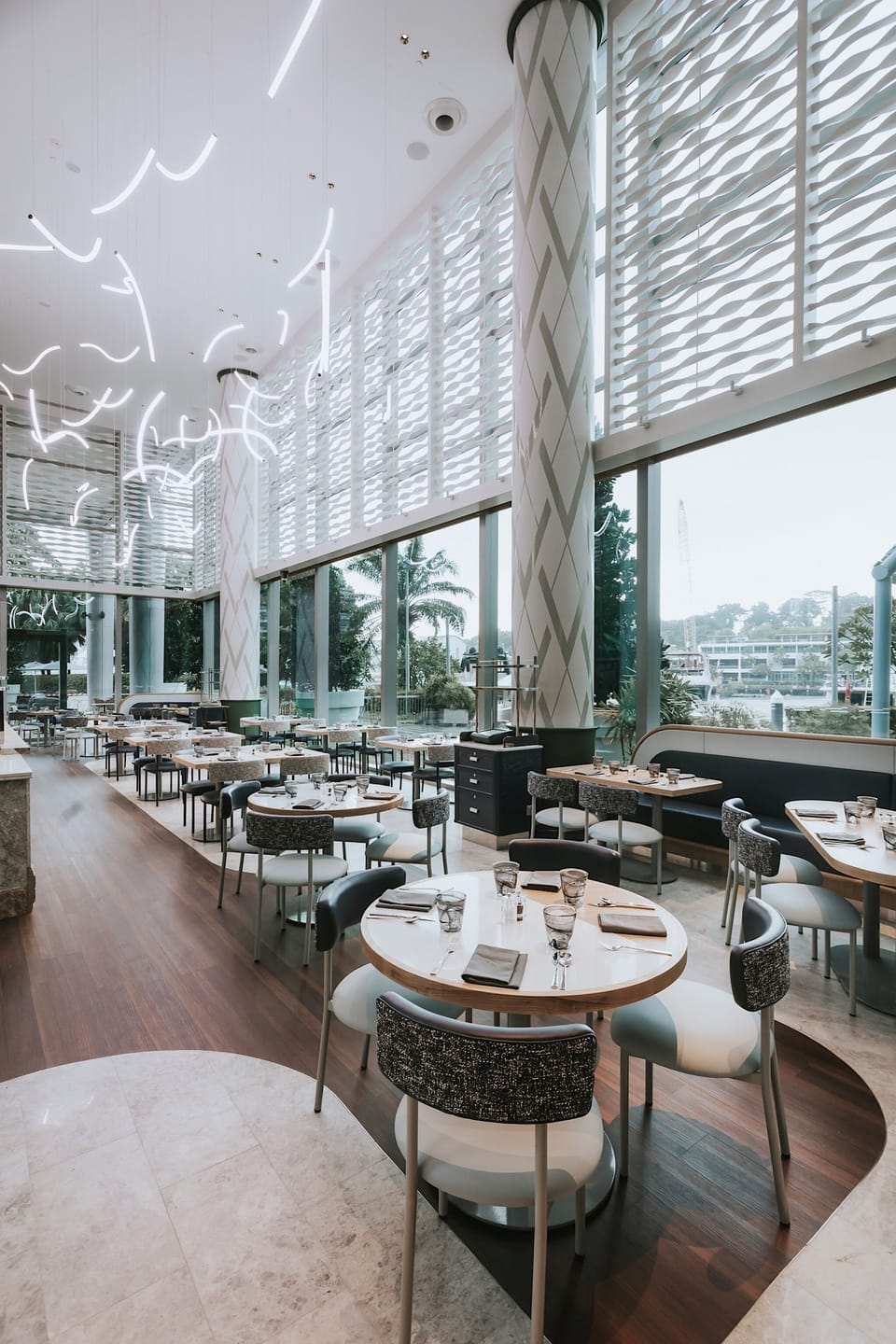 4 restaurants; breakfast, lunch, dinner, and brunch served